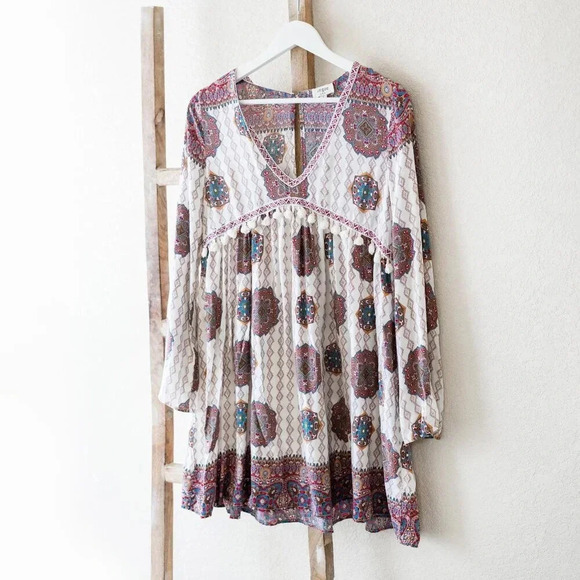 Umgee Dresses & Skirts - Umgee Women’s Size Small Boho Mini Dress Long Sleeve V-Neck Floral Paisley Tunic
